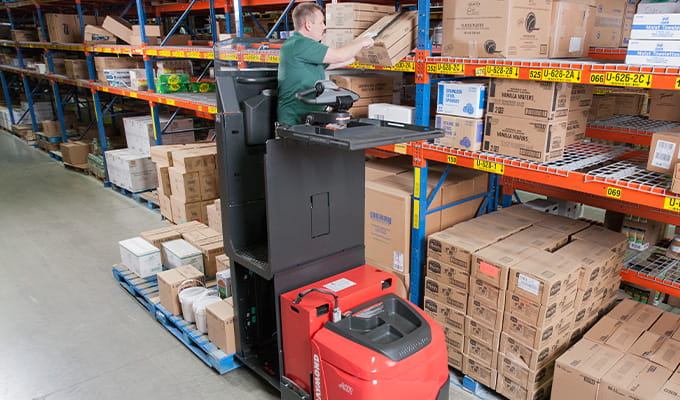 2nd level order picker, second level, order picking